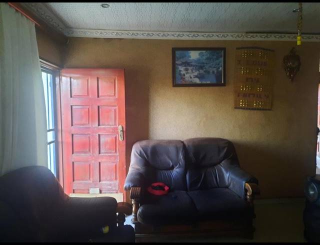 2 BEDROOM HOUSE FOR SALE IN LAKESIDE